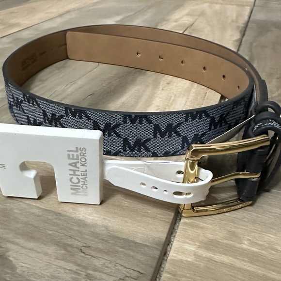 Michael Kors Triple Loop Logo Belt - Picture 2 of 9